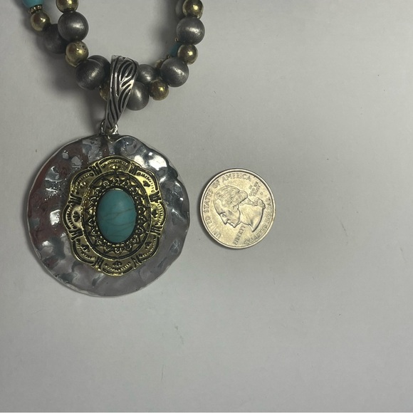 Double strand silver & turquoise colored bead necklace with medallion & earrings - Picture 5 of 7